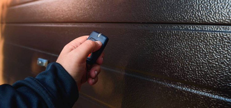 automatic door opener with remote control in Linda
